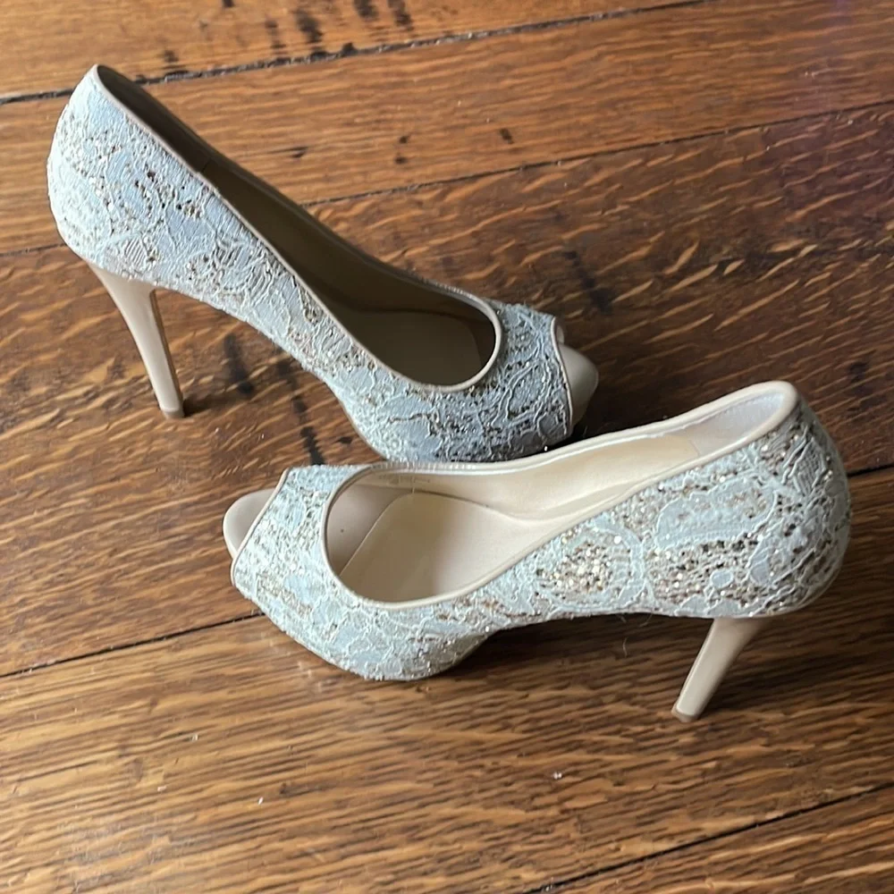 Gorgeous- Guess Heels - Like New Cream and Lace